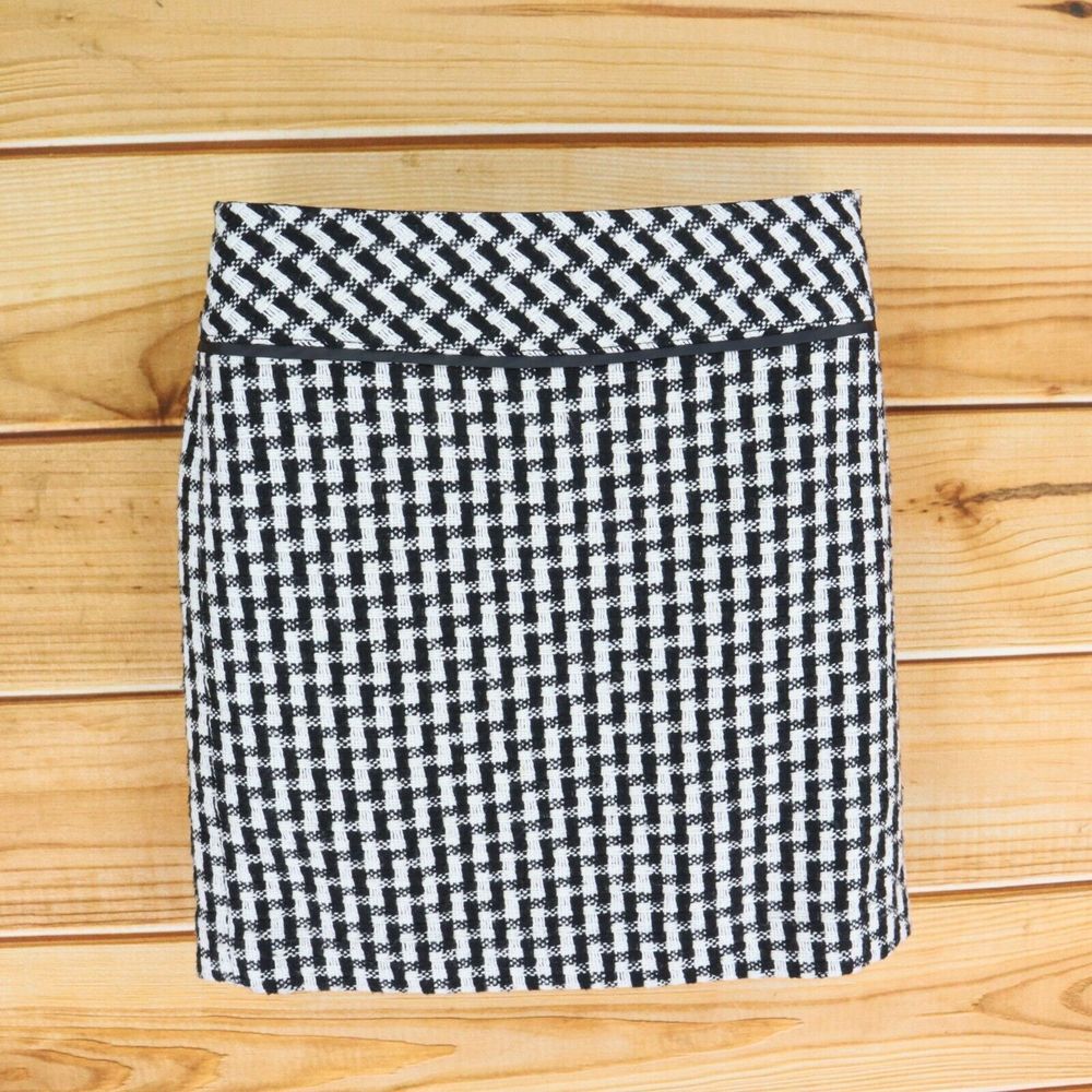 Ann Taylor LOFT Short Pencil Skirt Womens Size 2 White Black Woven Pattern Lined